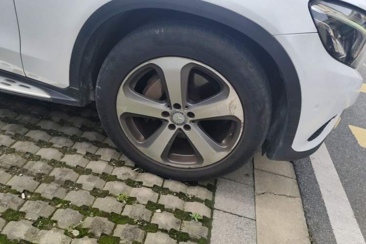 Used Mercedes-Benz GLC 2016 GLC 260 4MATIC Luxury Model Right Front Wheel Hub