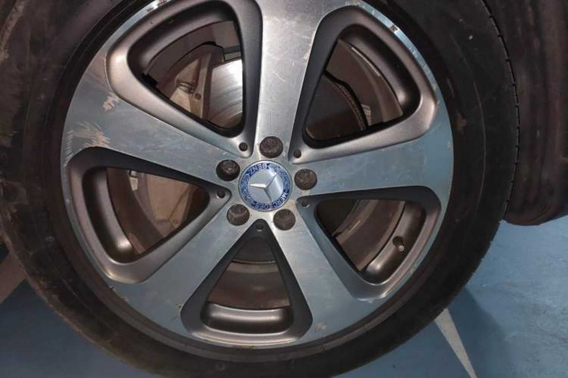Used Mercedes-Benz GLC 2016 GLC 300 4MATIC Dynamic Model Right Front Wheel Hub