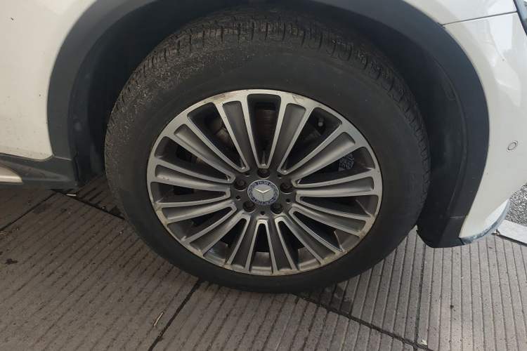 Used Mercedes-Benz GLC 2016 GLC 260 4MATIC Dynamic Edition Right Front Wheel Hub