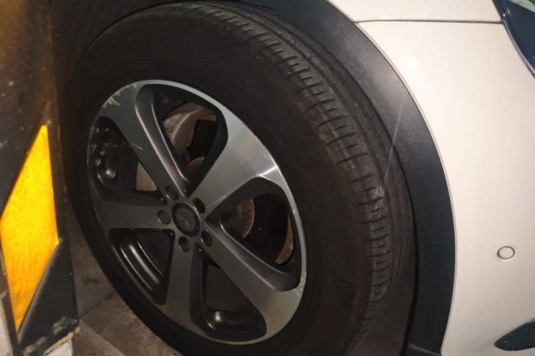 Used Mercedes-Benz GLC 2016 GLC 260 4MATIC Luxury Model Right Front Wheel Hub