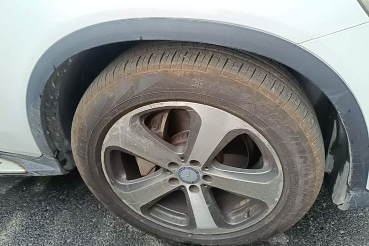 Used Mercedes-Benz GLC 2016 GLC 300 4MATIC Dynamic Model Right Front Wheel Hub