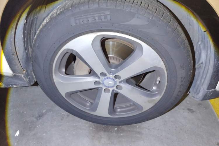 Used Mercedes-Benz GLC 2016 GLC 300 4MATIC Dynamic Model Right Front Wheel Hub