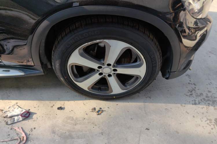 Used Mercedes-Benz GLC 2016 GLC 260 4MATIC Luxury Model Right Front Wheel Hub