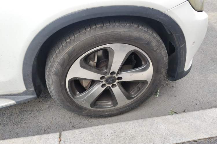 Used Mercedes-Benz GLC 2016 GLC 300 4MATIC Dynamic Model Right Front Wheel Hub
