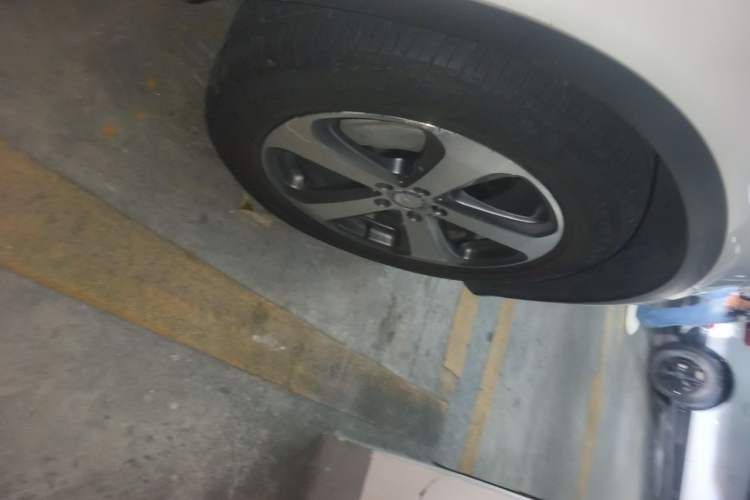 Used Mercedes-Benz GLC 2016 GLC 260 4MATIC Luxury Model Right Front Wheel Hub