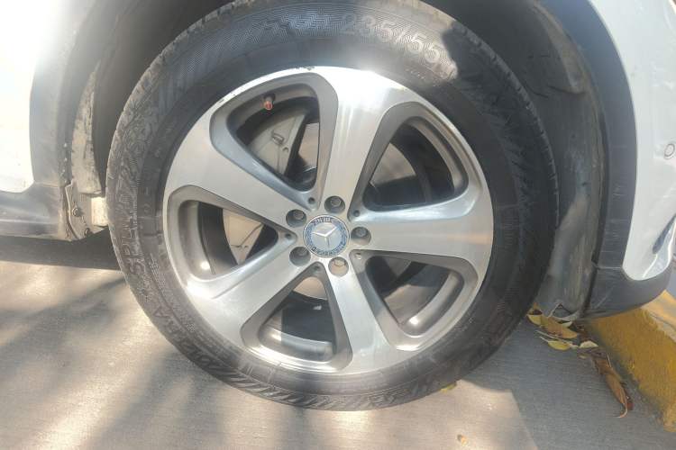 Used Mercedes-Benz GLC 2016 GLC 260 4MATIC Luxury Model Right Front Wheel Hub