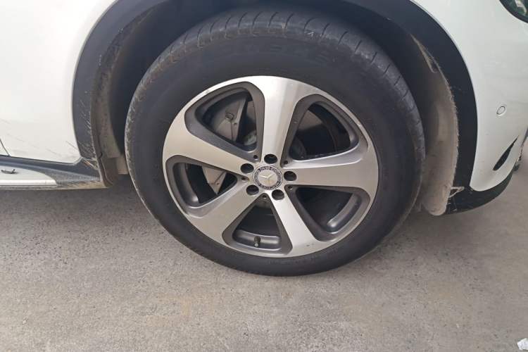 Used Mercedes-Benz GLC 2016 GLC 260 4MATIC Luxury Model Right Front Wheel Hub