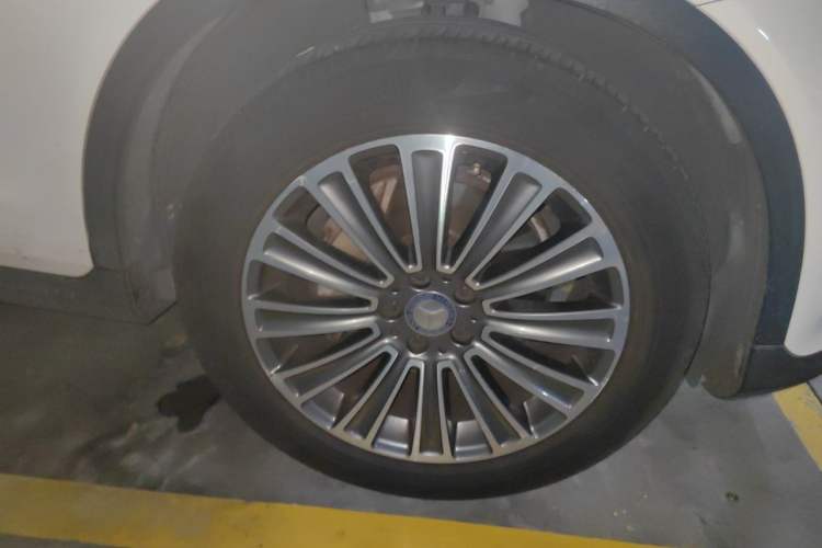 Used Mercedes-Benz GLC 2016 GLC 260 4MATIC Dynamic Edition Right Front Wheel Hub