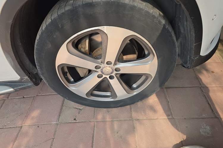Used Mercedes-Benz GLC 2016 GLC 260 4MATIC Luxury Model Right Front Wheel Hub