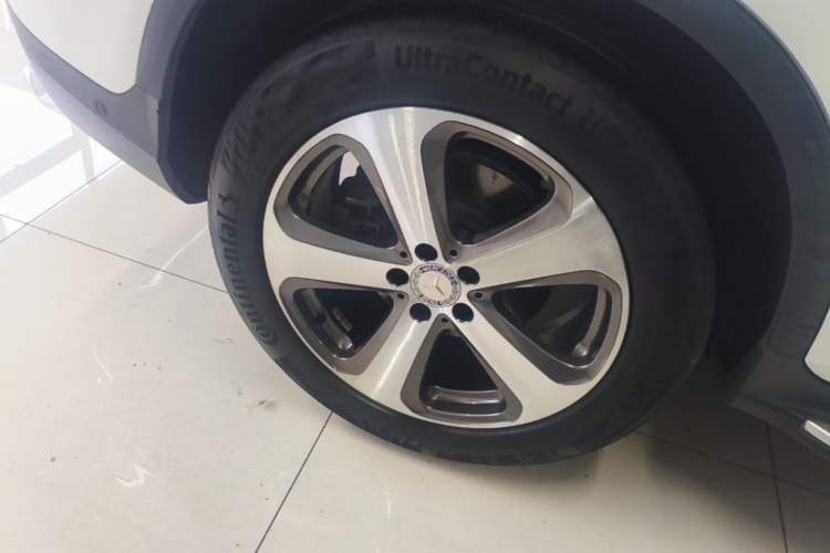 Used Mercedes-Benz GLC 2016 GLC 260 4MATIC Luxury Model Right Rear Wheel Hub