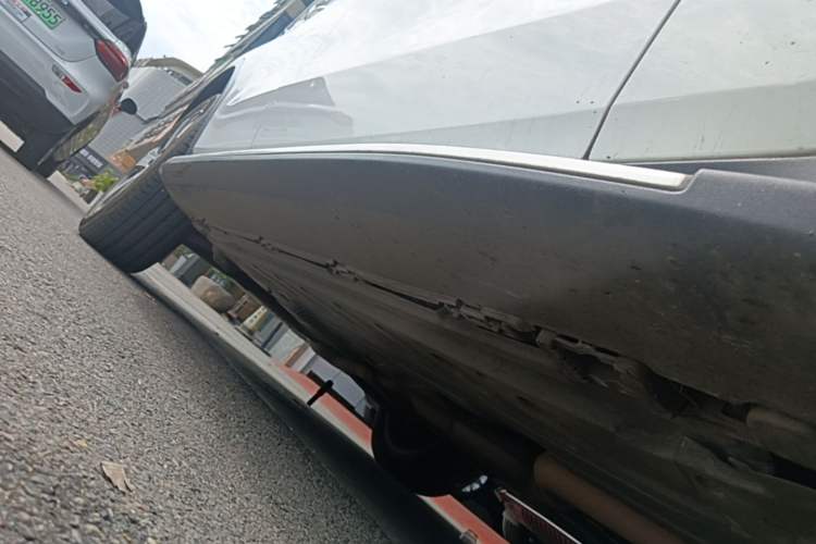 Used Mercedes-Benz GLC 2016 GLC 260 4MATIC Luxury Model Right Side Sill