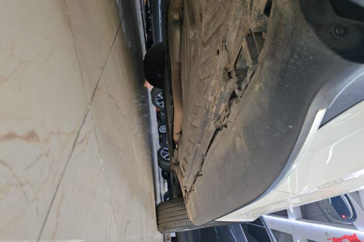 Used Mercedes-Benz GLC 2016 GLC 260 4MATIC Luxury Model Right Side Sill