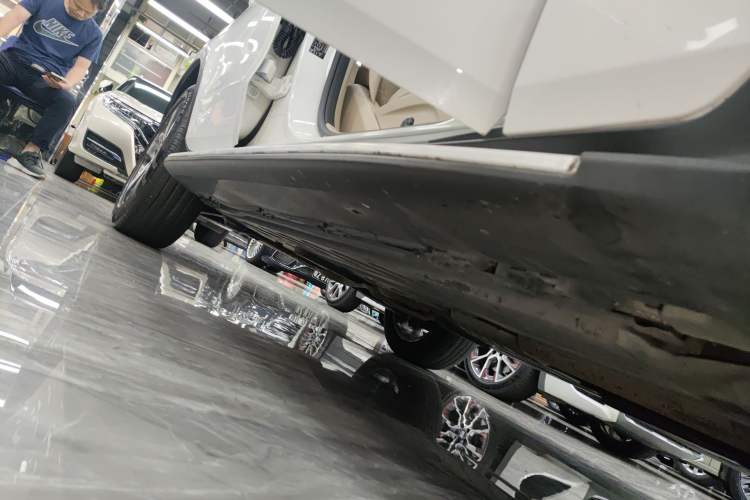 Used Mercedes-Benz GLC 2016 GLC 260 4MATIC Luxury Model Right Side Sill