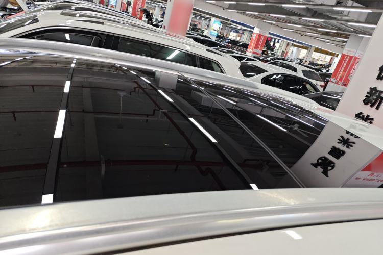 Used Mercedes-Benz GLC 2016 GLC 300 4MATIC Dynamic Model Roof