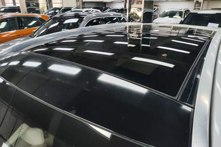 Used Mercedes-Benz GLC 2016 GLC 260 4MATIC Luxury Model Roof