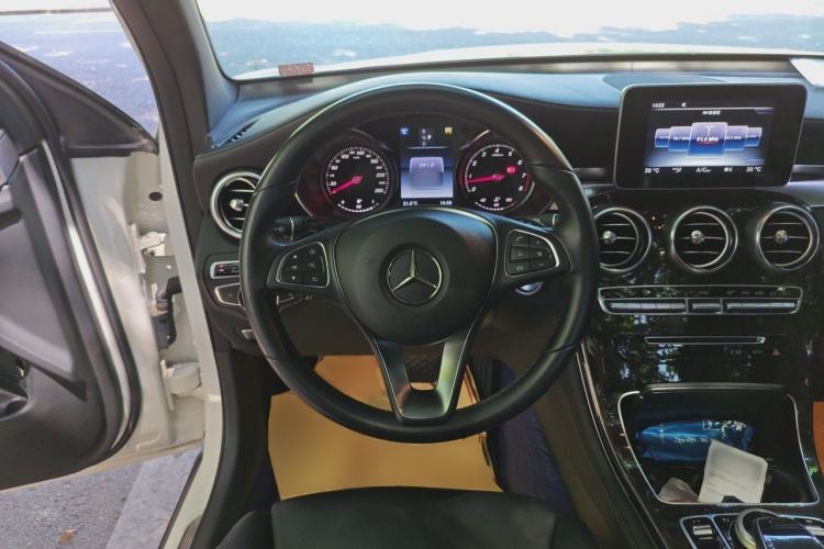 Used Mercedes-Benz GLC 2016 GLC 260 4MATIC Dynamic Edition Steering Wheel