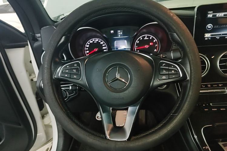 Used Mercedes-Benz GLC 2016 GLC 260 4MATIC Luxury Model Steering Wheel