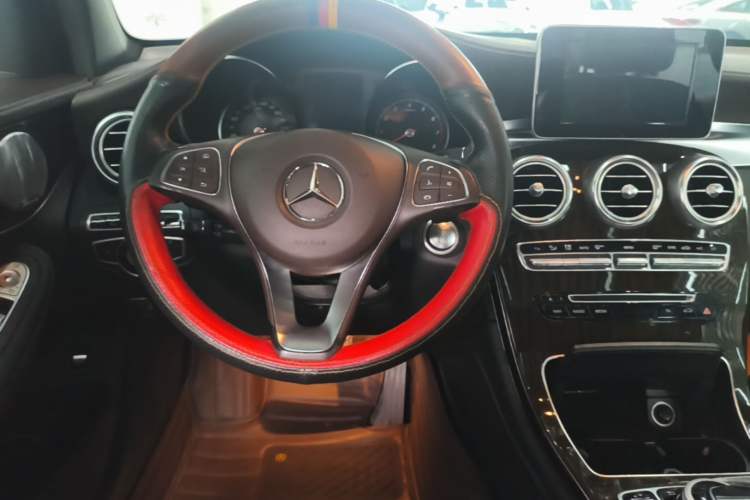Used Mercedes-Benz GLC 2016 GLC 260 4MATIC Dynamic Edition Steering Wheel