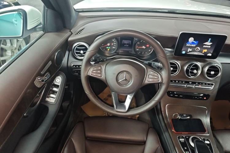 Used Mercedes-Benz GLC 2016 GLC 300 4MATIC Dynamic Model Steering Wheel
