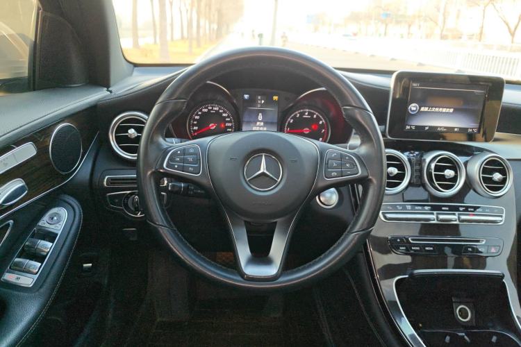 Used Mercedes-Benz GLC 2016 GLC 260 4MATIC Dynamic Edition Steering Wheel