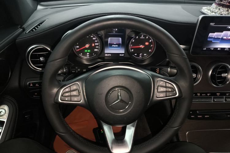 Used Mercedes-Benz GLC 2016 GLC 300 4MATIC Dynamic Model Steering Wheel