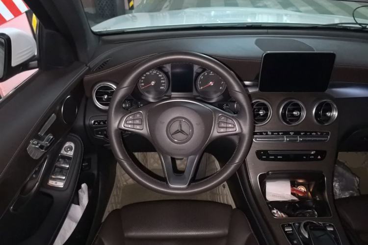 Used Mercedes-Benz GLC 2016 GLC 300 4MATIC Dynamic Model Steering Wheel