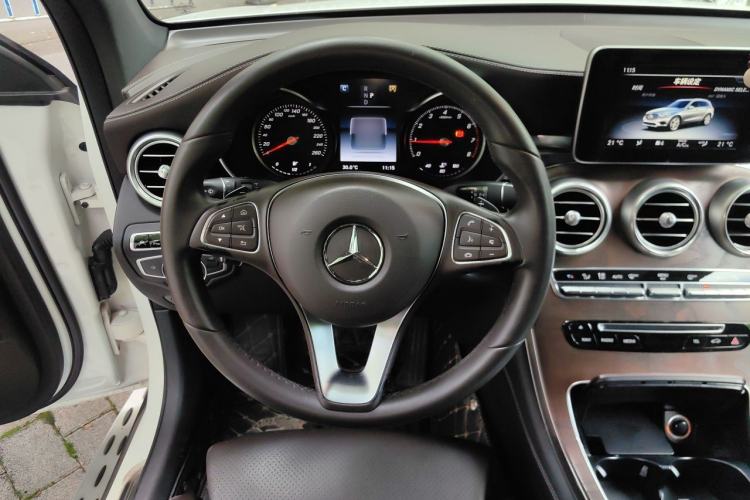 Used Mercedes-Benz GLC 2016 GLC 300 4MATIC Dynamic Model Steering Wheel