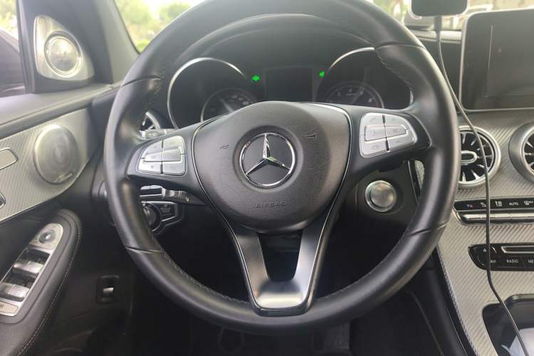 Used Mercedes-Benz GLC 2016 GLC 260 4MATIC Luxury Model Steering Wheel