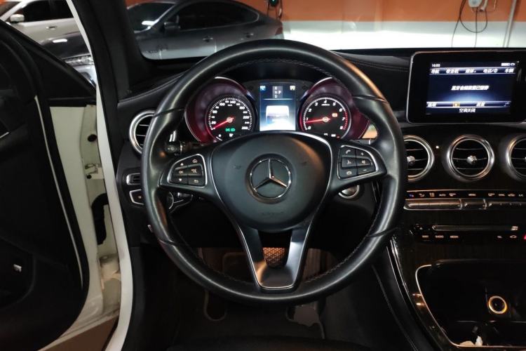 Used Mercedes-Benz GLC 2016 GLC 260 4MATIC Dynamic Edition Steering Wheel