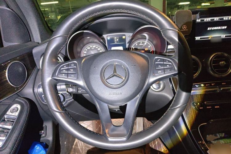 Used Mercedes-Benz GLC 2016 GLC 260 4MATIC Luxury Model Steering Wheel