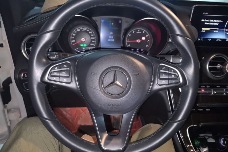 Used Mercedes-Benz GLC 2016 GLC 260 4MATIC Luxury Model Steering Wheel