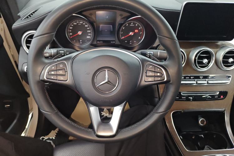 Used Mercedes-Benz GLC 2016 GLC 300 4MATIC Dynamic Model Steering Wheel