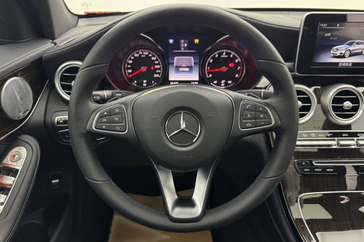 Used Mercedes-Benz GLC 2016 GLC 260 4MATIC Luxury Model Steering Wheel