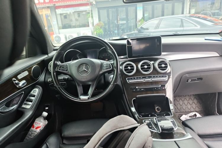 Used Mercedes-Benz GLC 2016 GLC 260 4MATIC Luxury Model Steering Wheel