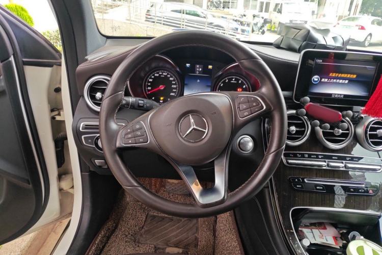 Used Mercedes-Benz GLC 2016 GLC 260 4MATIC Dynamic Edition Steering Wheel