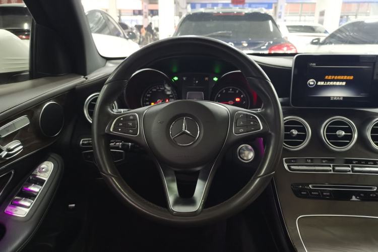 Used Mercedes-Benz GLC 2016 GLC 300 4MATIC Dynamic Model Steering Wheel