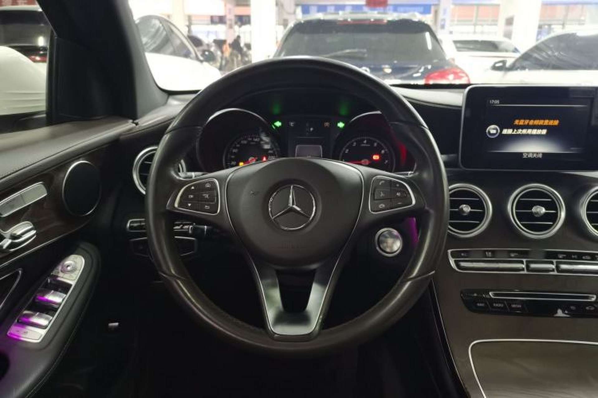 Used Mercedes-Benz GLC 2016 GLC 300 4MATIC Dynamic Model Steering Wheel
