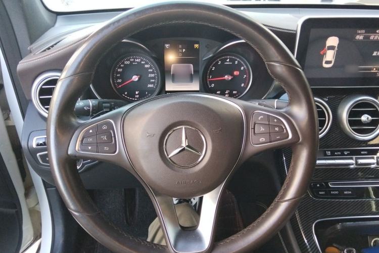 Used Mercedes-Benz GLC 2016 GLC 260 4MATIC Luxury Model Steering Wheel