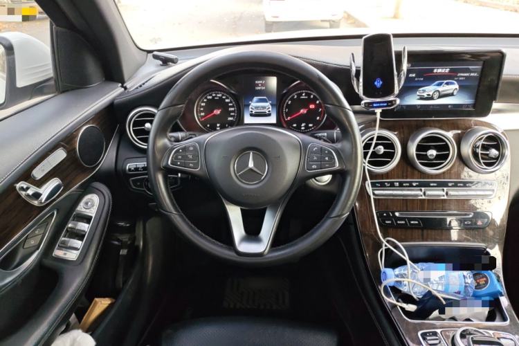 Used Mercedes-Benz GLC 2016 GLC 260 4MATIC Luxury Model Steering Wheel