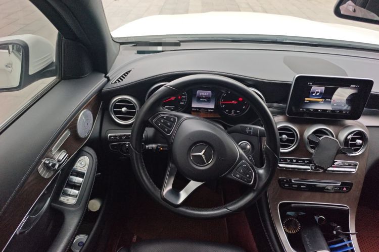 Used Mercedes-Benz GLC 2016 GLC 300 4MATIC Dynamic Model Steering Wheel