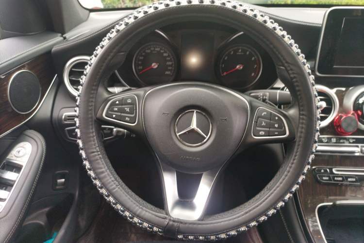 Used Mercedes-Benz GLC 2016 GLC 260 4MATIC Luxury Model Steering Wheel