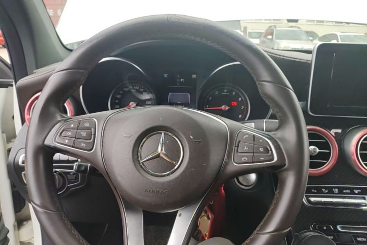 Used Mercedes-Benz GLC 2016 GLC 260 4MATIC Luxury Model Steering Wheel