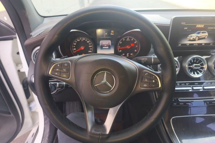 Used Mercedes-Benz GLC 2016 GLC 260 4MATIC Luxury Model Steering Wheel