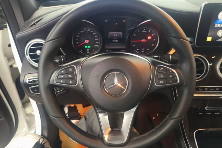 Used Mercedes-Benz GLC 2016 GLC 260 4MATIC Luxury Model Steering Wheel