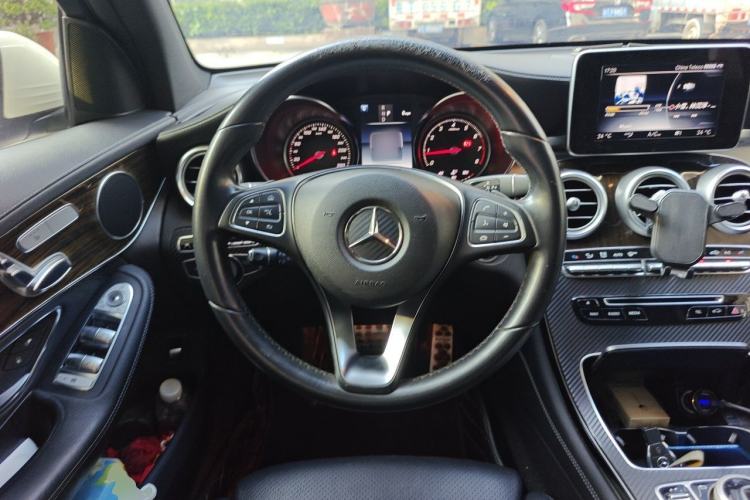 Used Mercedes-Benz GLC 2016 GLC 260 4MATIC Luxury Model Steering Wheel