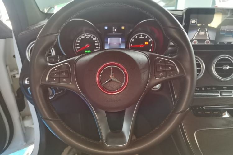 Used Mercedes-Benz GLC 2016 GLC 300 4MATIC Dynamic Model Steering Wheel