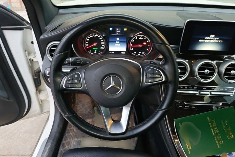 Used Mercedes-Benz GLC 2016 GLC 260 4MATIC Dynamic Edition Steering Wheel