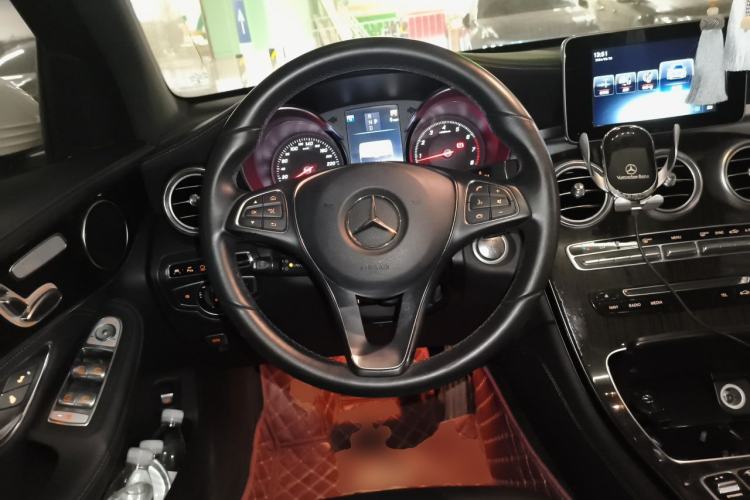 Used Mercedes-Benz GLC 2016 GLC 260 4MATIC Luxury Model Steering Wheel