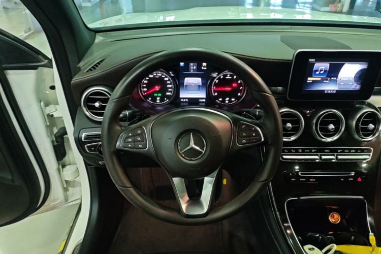 Used Mercedes-Benz GLC 2016 GLC 260 4MATIC Dynamic Edition Steering Wheel