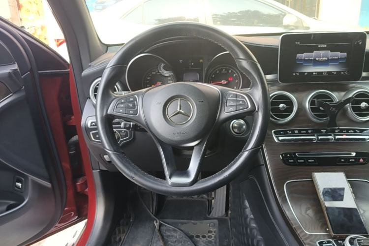 Used Mercedes-Benz GLC 2016 GLC 300 4MATIC Dynamic Model Steering Wheel